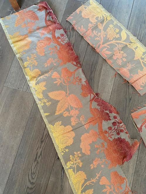 Antieke lappen meubel/couture stof linnen., Antiek en Kunst, Antiek | Kleden en Textiel, Ophalen of Verzenden