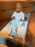 Zwarte pop met houten bedje, Ophalen, Zo goed als nieuw, Babypop