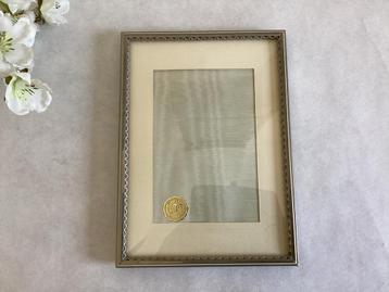 Jyden zilverkleurige fotolijst met bol glas 18 x 13,2 cm. beschikbaar voor biedingen
