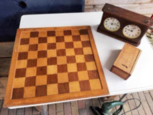 Wedstrijd dam/schaakbord met klok Fivelgo, Hobby en Vrije tijd, Gezelschapsspellen | Bordspellen, Gebruikt, Een of twee spelers
