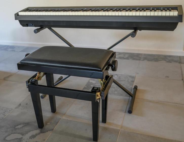 Roland FP-30X Digitale piano + kruk en stand, Muziek en Instrumenten, Piano's, Zo goed als nieuw, Piano, Zwart, Digitaal, Ophalen