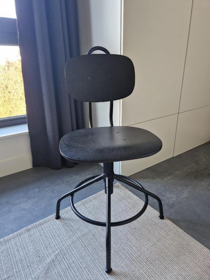 Zwarte kantoorstoel met houten zitting en rugleuning, Huis en Inrichting, Stoelen, Gebruikt, Eén, Hout, Metaal, Zwart, Ophalen