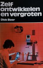 Zelf ontwikkelen en vergroten, Ophalen of Verzenden, Gelezen, Techniek, Dick Boer