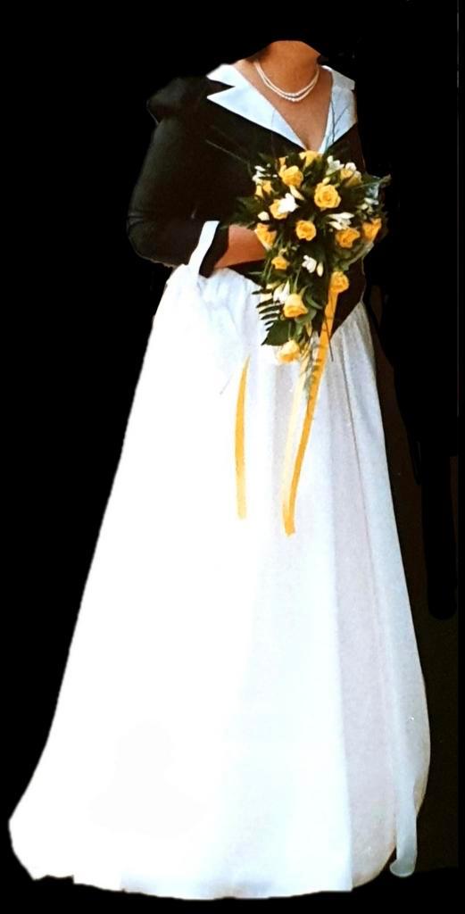 Zijden Black & Snow White baljurk bruidsjurk maat 46-48, Kleding | Dames, Trouwkleding en Trouwaccessoires, Nieuw, Trouwjurk, Zwart