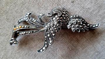 Zilveren broche met steentjes (zeepaardje) beschikbaar voor biedingen