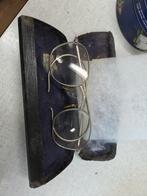 Antieke bril met etui