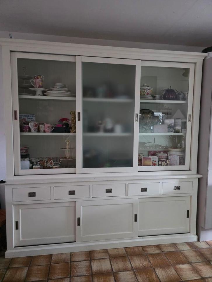 Grote witte buffetkast met schuifdeuren, Huis en Inrichting, Kasten | Buffetkasten, Gebruikt, 200 cm of meer, 200 cm of meer, 25 tot 50 cm