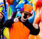 20x stro hoed / oranje veren + paarse bloem, Ophalen of Verzenden, Zo goed als nieuw