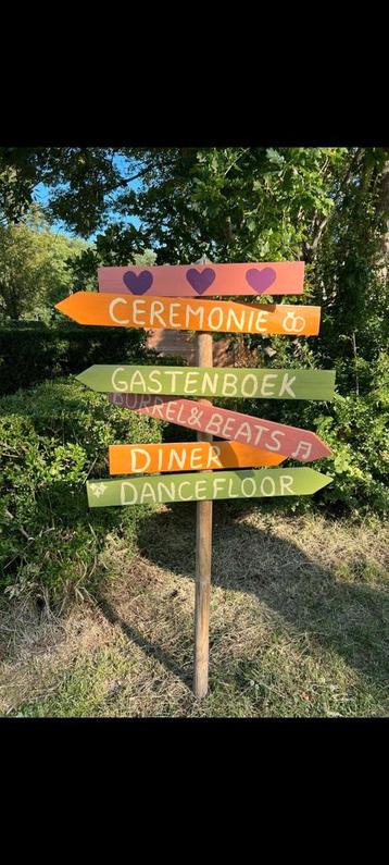 Wegwijsborden voor bruiloft  beschikbaar voor biedingen