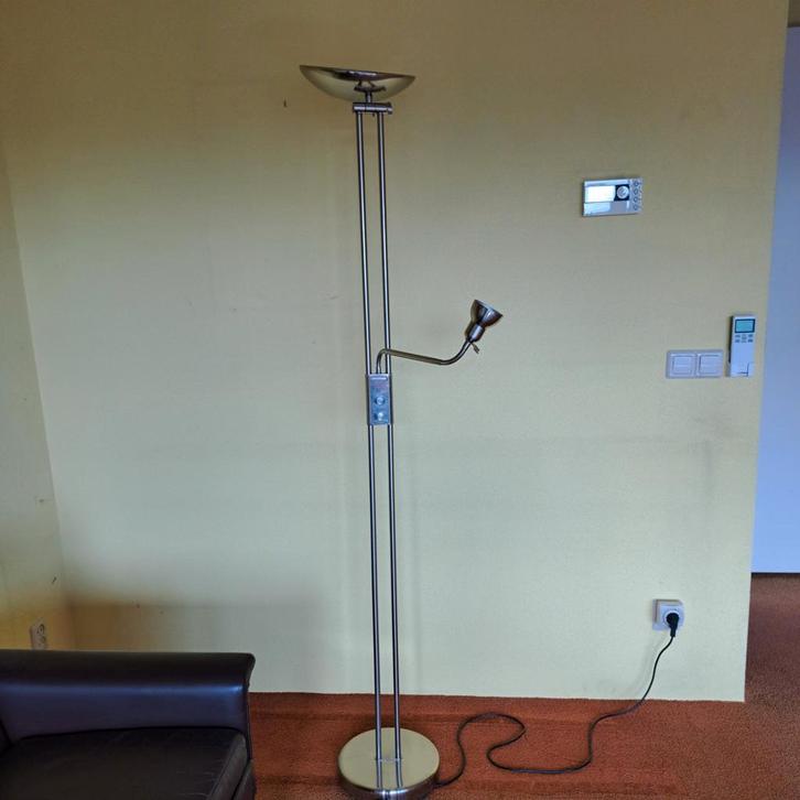 Staande lamp met leeslamp, Huis en Inrichting, Lampen | Vloerlampen, Gebruikt, 150 tot 200 cm, Metaal, Ophalen of Verzenden
