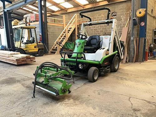 2016 Etesia 124 DX 4X4 Tractor Type Grasmaaier, Zakelijke goederen, Machines en Bouw | Tuin, Park en Bosbouw, Maaier