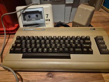 Commodore 64 met datasette en kabels beschikbaar voor biedingen