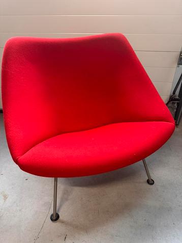 Artifort Oyster dames model beschikbaar voor biedingen