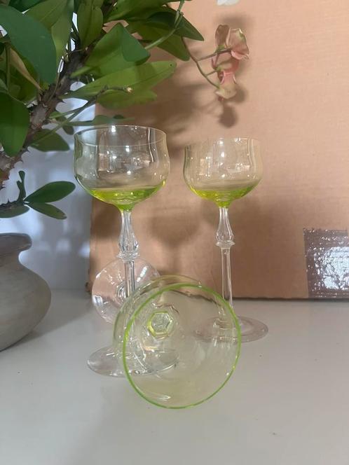 Set van 3 vintage uraniumglazen likeurglazen, Verzamelen, Glas en Borrelglaasjes, Zo goed als nieuw, Overige typen, Ophalen