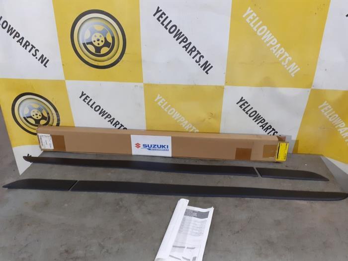 Portierlijst van een Suzuki Swift, Auto-onderdelen, Carrosserie en Plaatwerk, Suzuki, Gebruikt, 3 maanden garantie, Ophalen of Verzenden