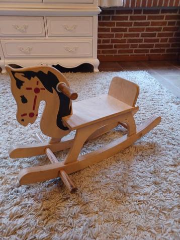 Houten Hobbelpaard beschikbaar voor biedingen
