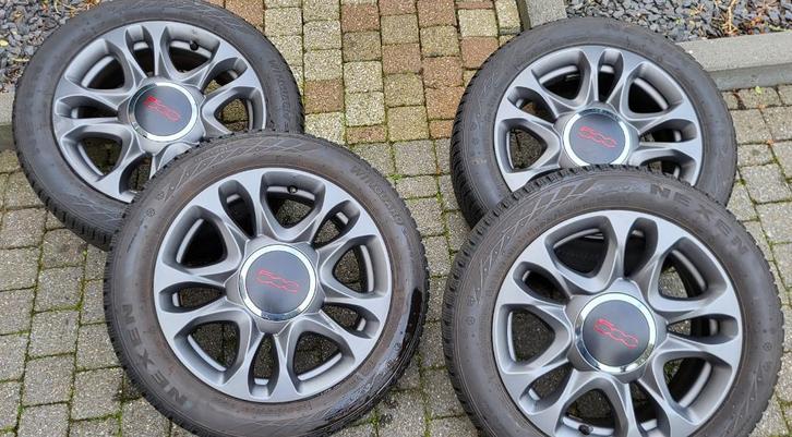 Zeer mooie Fiat 500 lichtmetalen velgen zgan winterbanden, Auto-onderdelen, Banden en Velgen, Banden en Velgen, Winterbanden, 15 inch