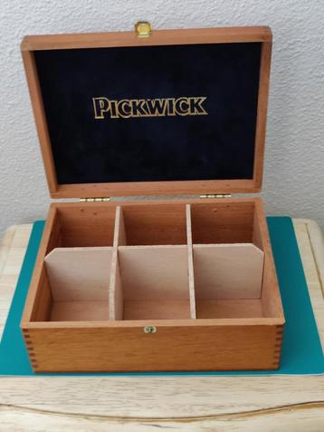 Prachtige vintage houten Pickwick theedoos met 6 vakken beschikbaar voor biedingen