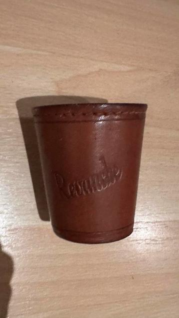 Leren Vintage “Revanche” Dobbelbeker met 5 Dobbelstenen beschikbaar voor biedingen