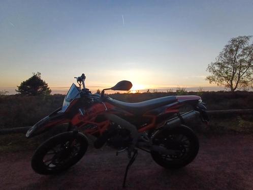 Aprilia sx50 2020 2t, Fietsen en Brommers, Brommers | Derbi, Zo goed als nieuw, Maximaal 45 km/u, Ophalen