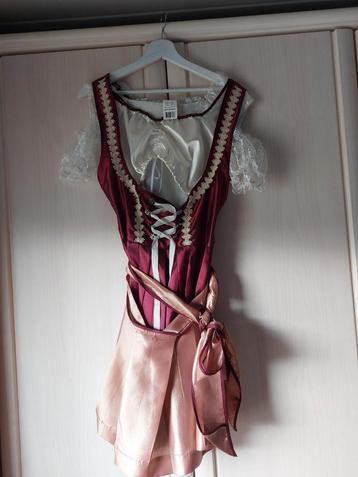 Dirndl, maat 42 beschikbaar voor biedingen