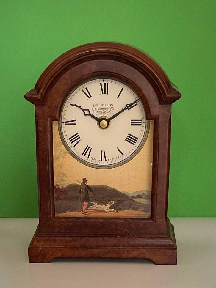 Replica van antiek Engels klokje  - jachttafereel, Antiek en Kunst, Antiek | Klokken, Verzenden