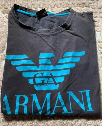 Armani t shirt beschikbaar voor biedingen