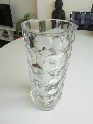 Vintage jaren 70 Luminarc triangel vaas beschikbaar voor biedingen