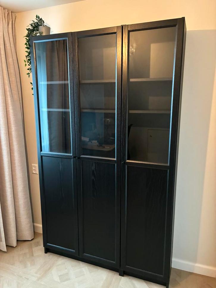 Zwarte IKEA Billy / Oxberg kast, Huis en Inrichting, Kasten | Vitrinekasten, Zo goed als nieuw, 200 cm of meer, 50 tot 100 cm