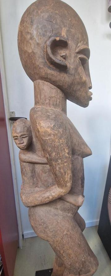 Heel groot moeder met kind  beeld Afrika. 145 cm.Lobi. beschikbaar voor biedingen
