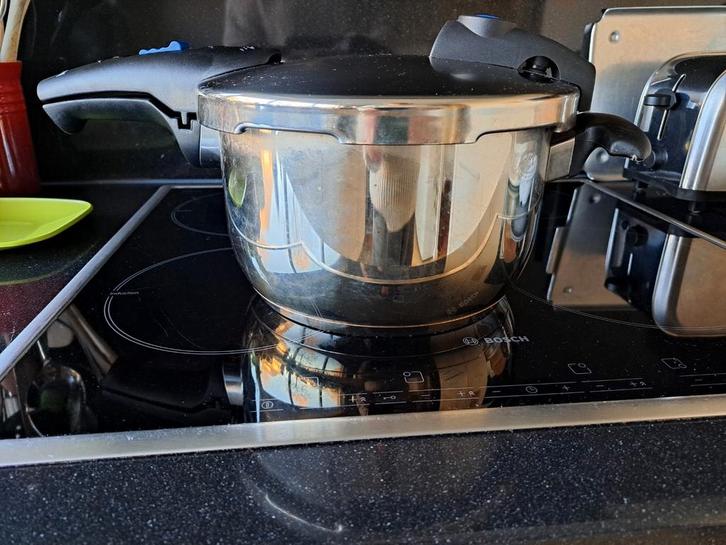 Snelkookpan Fissler 4,2 liter, Huis en Inrichting, Keuken | Potten en Pannen, Zo goed als nieuw, Pot, Bus of Blik, Glas, Ophalen