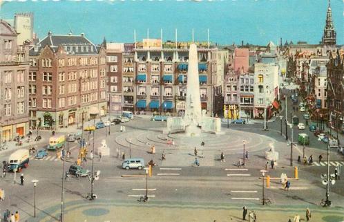 (304-066-027) Amsterdam Dam met Nationaal Monument, Verzamelen, Ansichtkaarten | Nederland, Noord-Holland, Verzenden