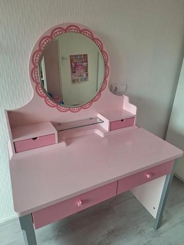 Roze Bureau/Kaptafel met Spiegel en Lades beschikbaar voor biedingen