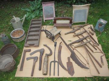 Verzameling antiek vintage boeren gereedschap van vroeger beschikbaar voor biedingen