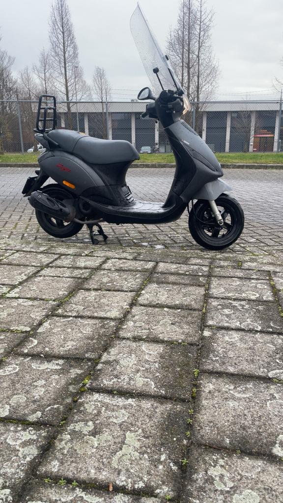 Piaggio zip, Fietsen en Brommers, Scooters | Piaggio, Gebruikt, Zip, Benzine, Ophalen