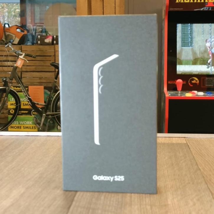 Samsung Galaxy S25 128GB Silver Shadow Nieuw in doos, Telecommunicatie, Mobiele telefoons | Samsung, Zo goed als nieuw