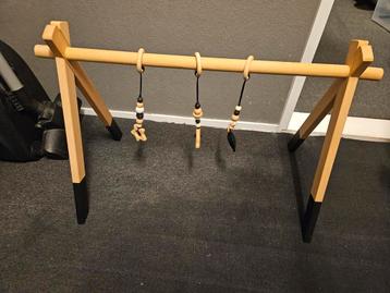 Houten babygym beschikbaar voor biedingen