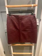 Leather rokje bordeaux maat m nieuw, Ophalen of Verzenden, Zo goed als nieuw, Rood, Boven de knie