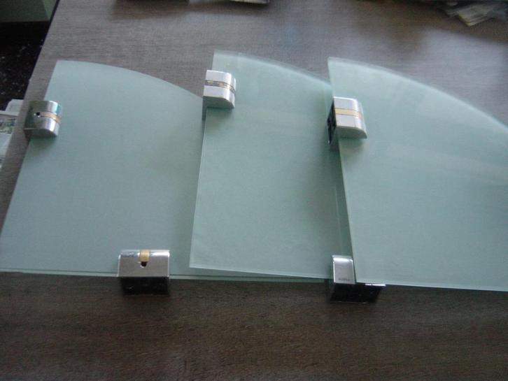 hoek planchet voor douche/toilet half rond, Huis en Inrichting, Badkamer | Badtextiel en Accessoires, Gebruikt, Overige typen