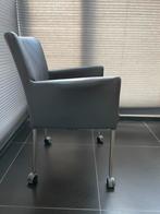 Grijze eettafel stoelen (set 6 st) met wieltjes (leer), Huis en Inrichting, Stoelen, Ophalen, Gebruikt, Leer, Vijf, Zes of meer stoelen