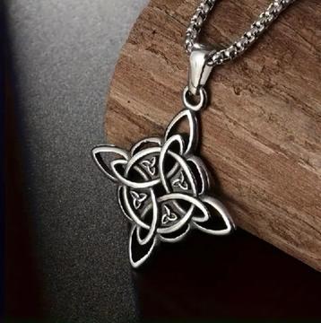 nwe. Heksenknoop hanger met ketting 60cm. Wicca beschikbaar voor biedingen