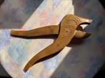 Vintage houten notenkraker, Antiek en Kunst, Antiek | Keukenbenodigdheden, Ophalen of Verzenden