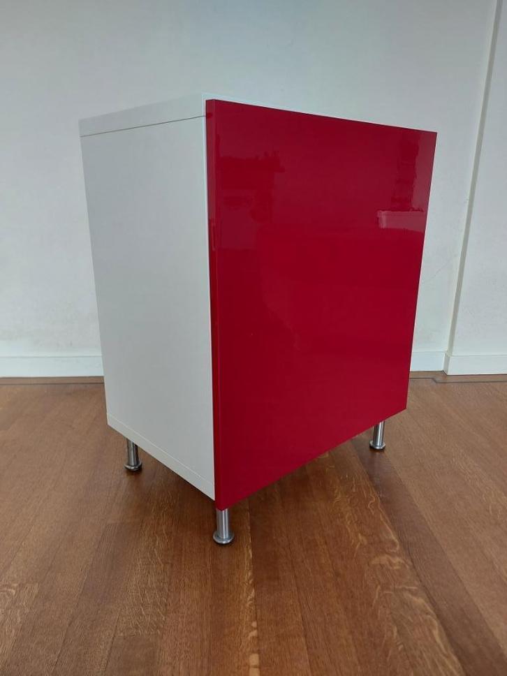Super praktische IKEA Besta kastje - wit/ hoogglans rood, Huis en Inrichting, Woonaccessoires | Wandplanken en Boekenplanken, Gebruikt