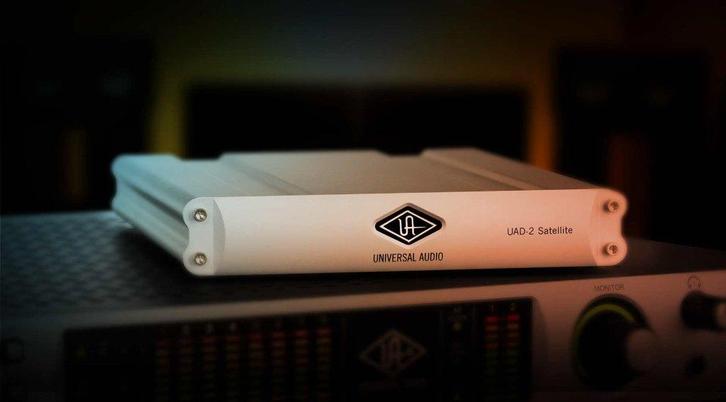 UAD2 Satellite Quad Firewire, Muziek en Instrumenten, Effecten, Zo goed als nieuw, Chorus, Delay of Echo, Distortion, Overdrive of Fuzz