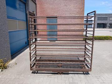 Broodkar op wielen beschikbaar voor biedingen
