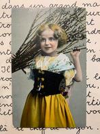 1908 Meisje in gele jurk met wilgenkatjes (NN), Ophalen of Verzenden, Voor 1920, Gelopen, Kinderen
