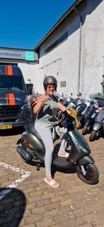 Scooter Piaggio Zipp, maar 150 op de teller, geen schade!, Fietsen en Brommers, Scooters | Overige merken, Ophalen, Zo goed als nieuw