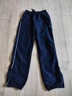 Zeer nette donker blauwe trainingsbroek maat 146 van Domyos, Jongen of Meisje, Sport- of Zwemkleding, Decathlon, Ophalen of Verzenden