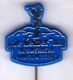 de Keizer N.V. blauw plastic dranken speldje ( N_144a ), Verzamelen, Speldjes, Pins en Buttons, Verzenden, Zo goed als nieuw, Merk