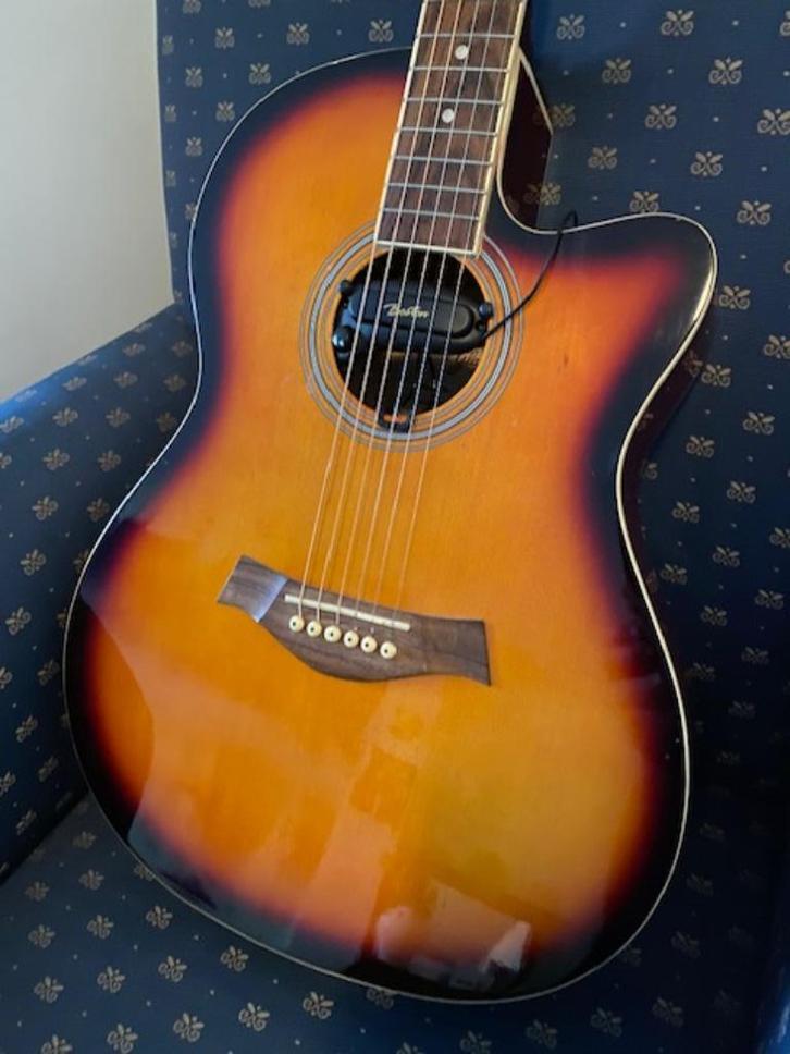 Glare western (folk) gitaar met Boston element, als nieuw!, Muziek en Instrumenten, Snaarinstrumenten | Gitaren | Akoestisch, Zo goed als nieuw